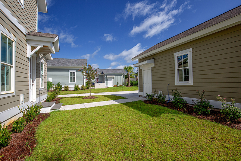 Green grass courtyard between garage and house